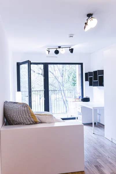 1-Zimmer-Wohnung mit Balkon in Berlin-Friedrichshain – 1.300 € all-inclusive — photo 1